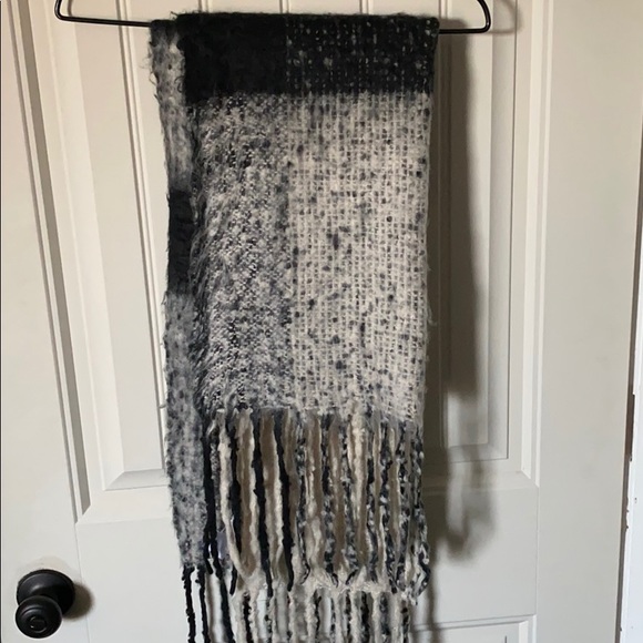 American Eagle Outfitters Accessories - Extra long scarf.